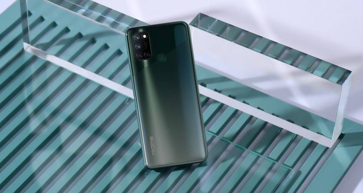 Realme представила смартфон Realme 7i с чипом Snapdragon 662, батареей на 5000 мАч и ценником в 215 долларов 5 Задняя сторона смарт-часов Garmin Forerunner 745 с четырьмя сенсорами и датчиком отпечатка пальца на зеленом корпусе