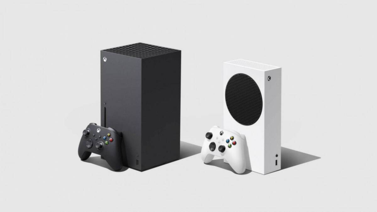 На AliExpress Россия стартовал предзаказ Xbox Series X и Series S 4 Белая и черная консоли Xbox Series X и Series S с геймпадами на светлом фоне