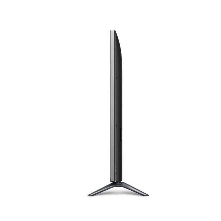 Пользователь держит смартфон OPPO Find N6 с гибким экраном в руке