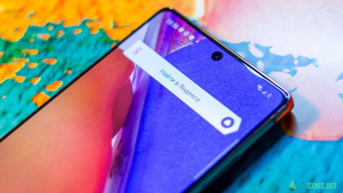 Отверстие для селфи-камеры в Samsung Galaxy Note20