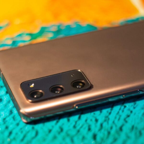 Красивый Samsung Galaxy Note20