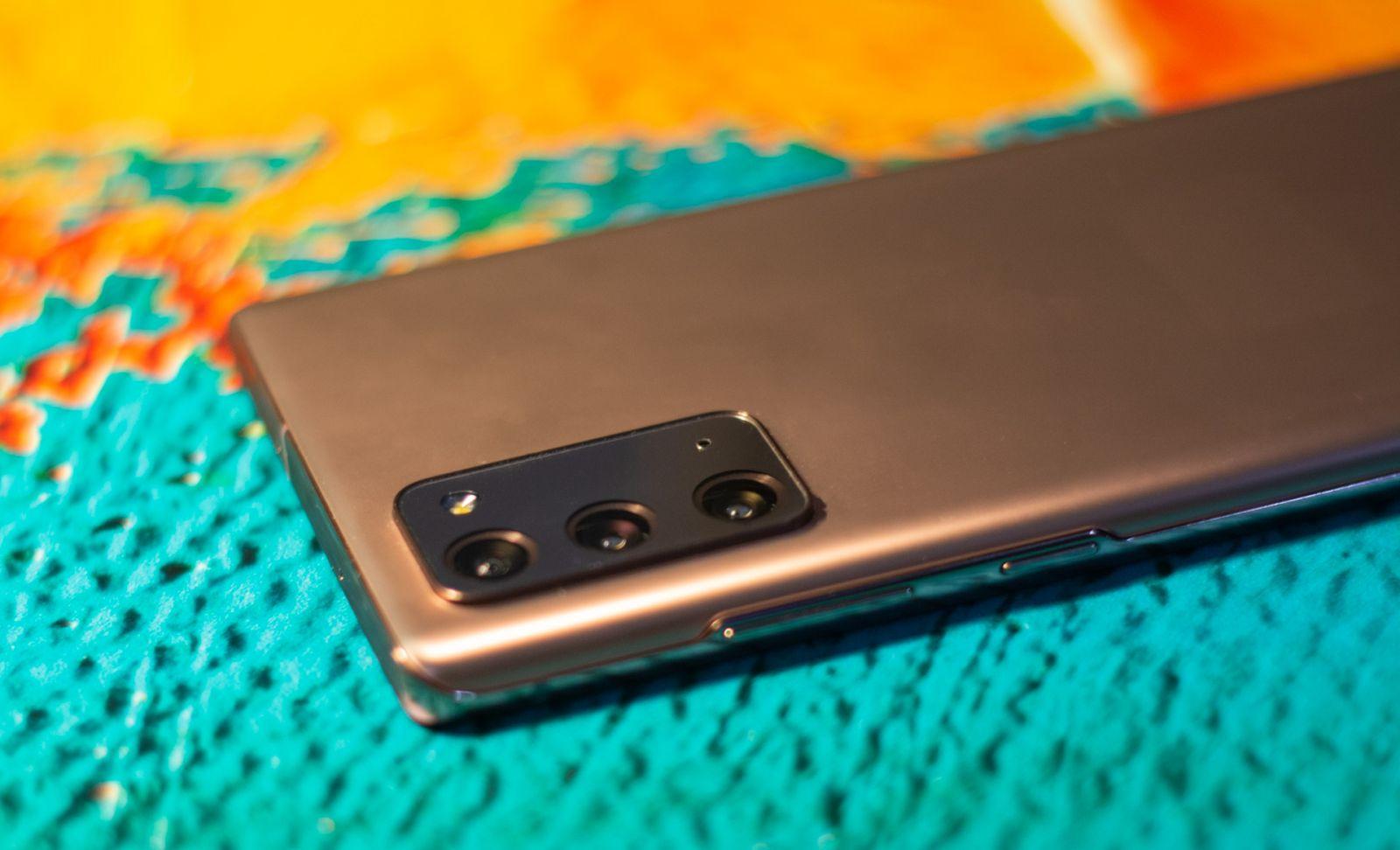 Красивый Samsung Galaxy Note20