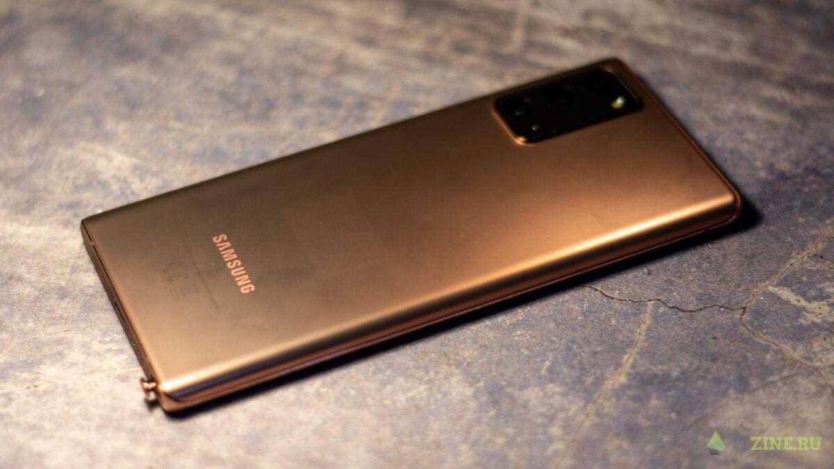 Задняя панель Samsung Galaxy S20 с камерой и логотипом