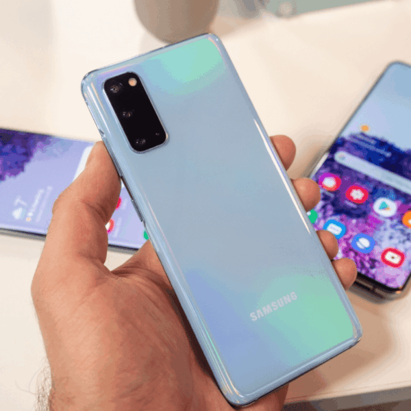 Samsung Galaxy S20 hands on camera large
