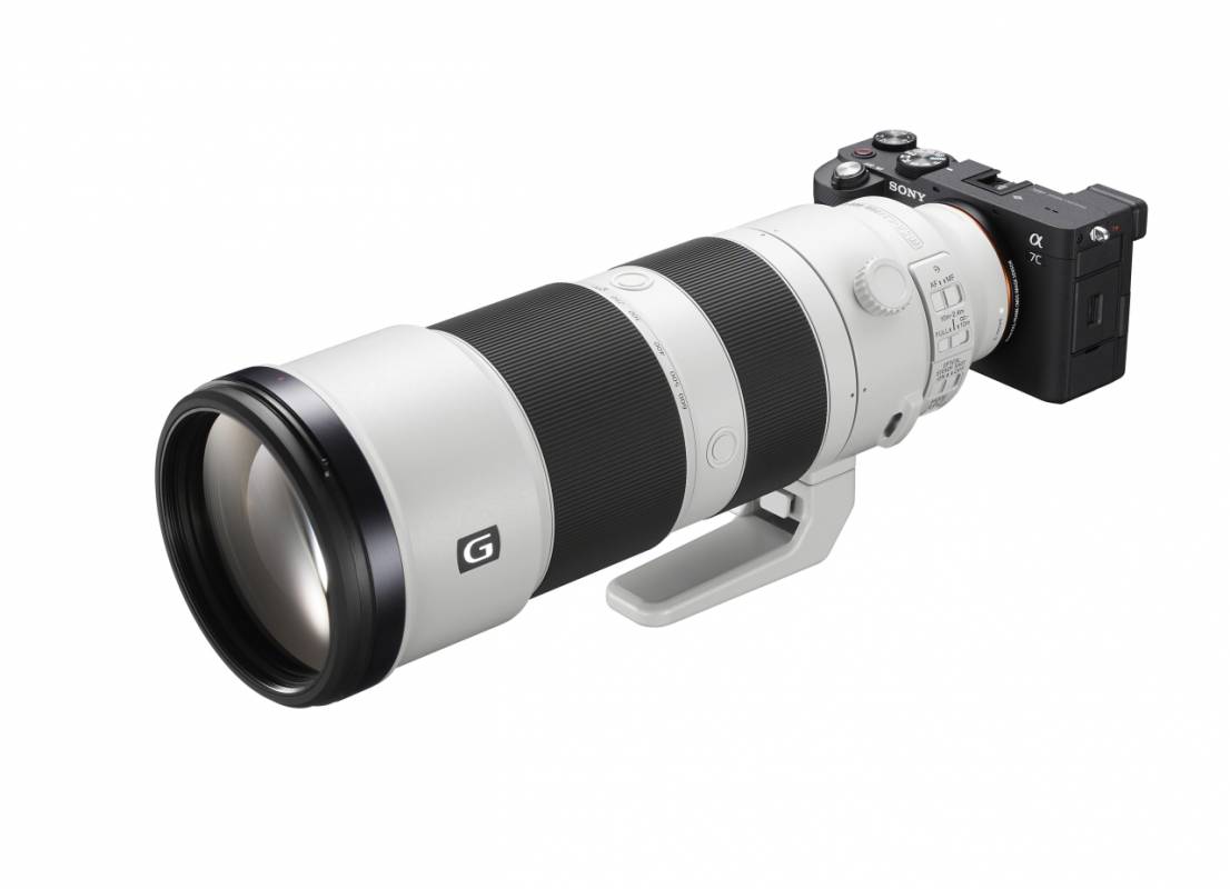 Sony Alpha 7C претендует на звание самой маленькой полнокадровой камеры в мире 7 alpha 7c sel200600g right 1106x800 1
