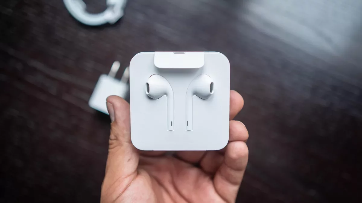 apple iphone earpods headphones music 5
