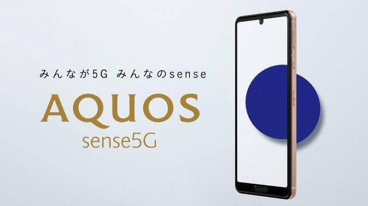 Рекламное изображение смартфона Sharp Aquos sense5G с чёрным экраном и золотой рамкой