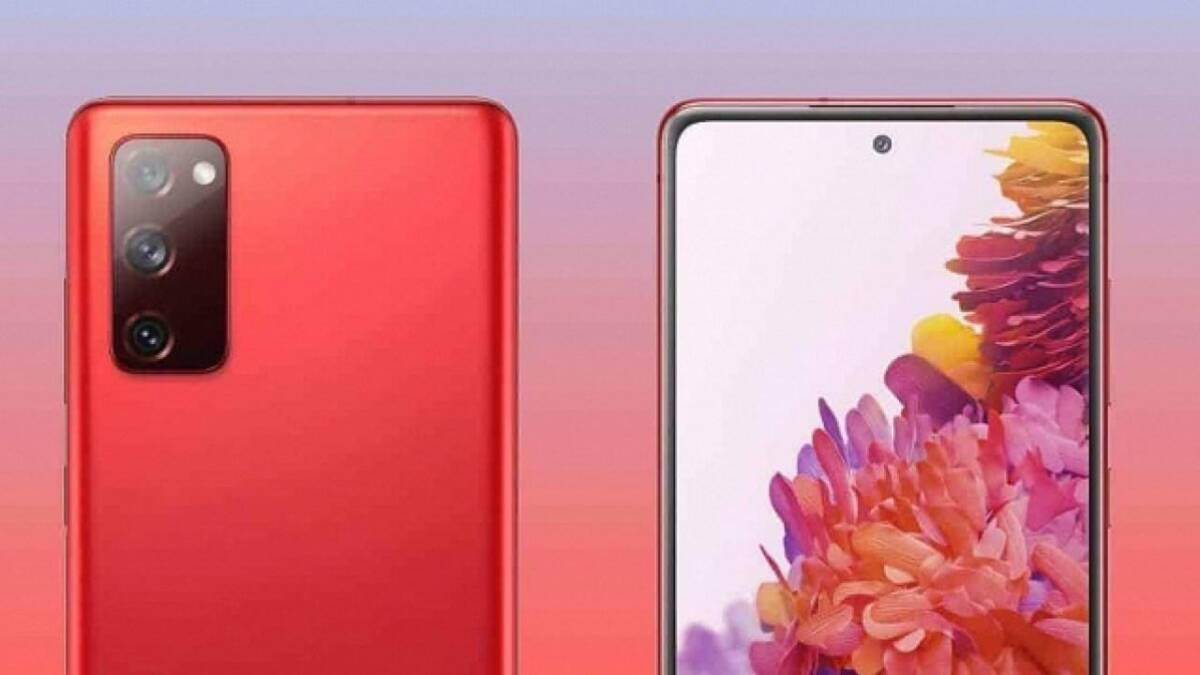 красный смартфон Samsung Galaxy S20 FE с тройной камерой