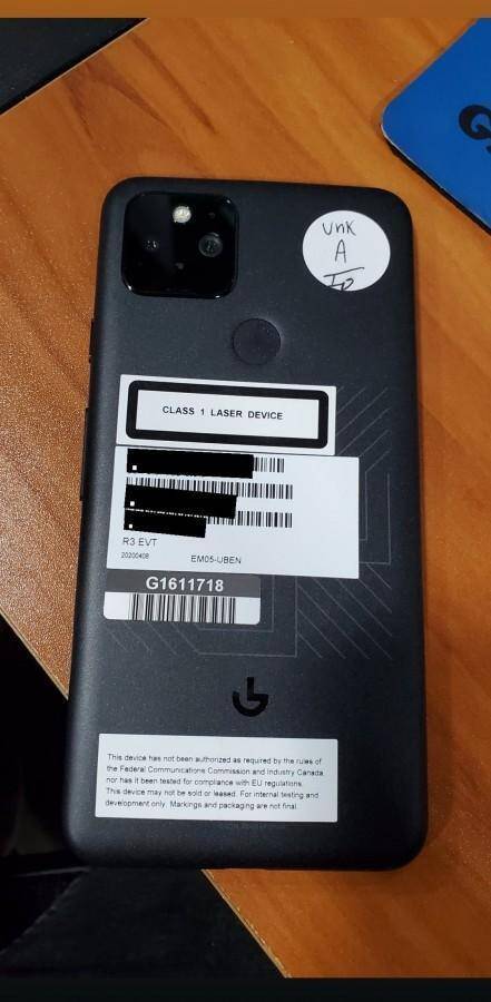 Смартфон Motorola Edge 70 Fusion спереди и сзади