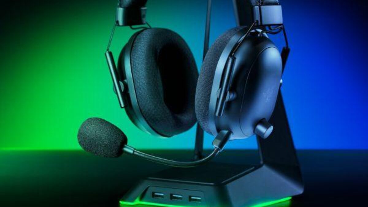 Apple Watch с поврежденным экраном и грязью на дисплее