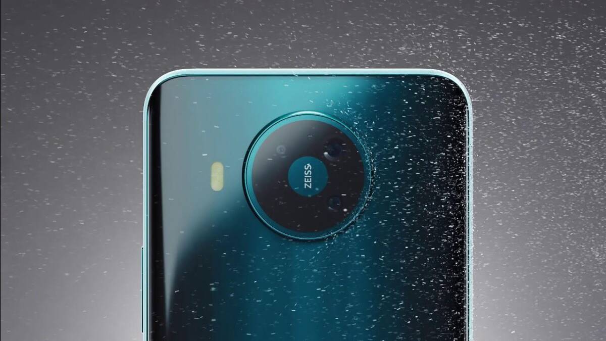 Задняя камера Nokia 8.3 с защитным стеклом и вспышкой