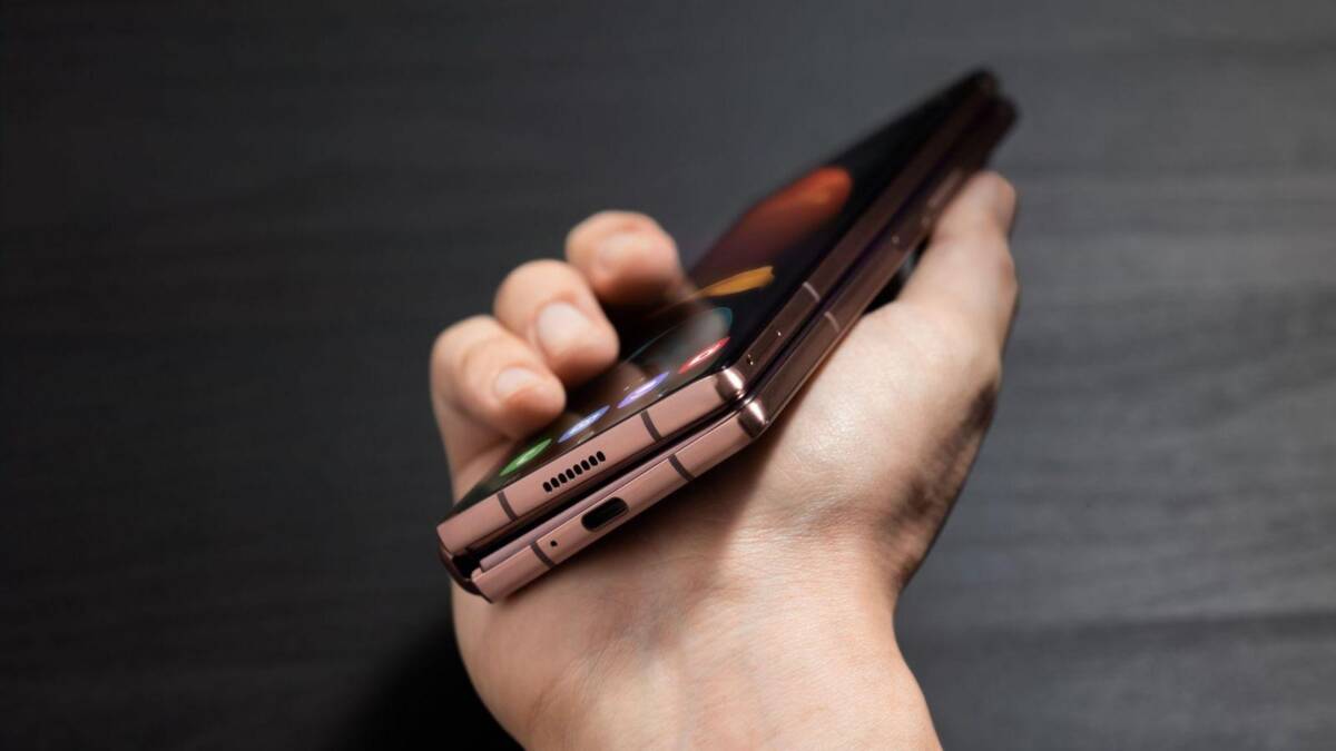 Samsung официально представил Galaxy Z Fold2 8 Samsung официально представил Galaxy Z Fold2