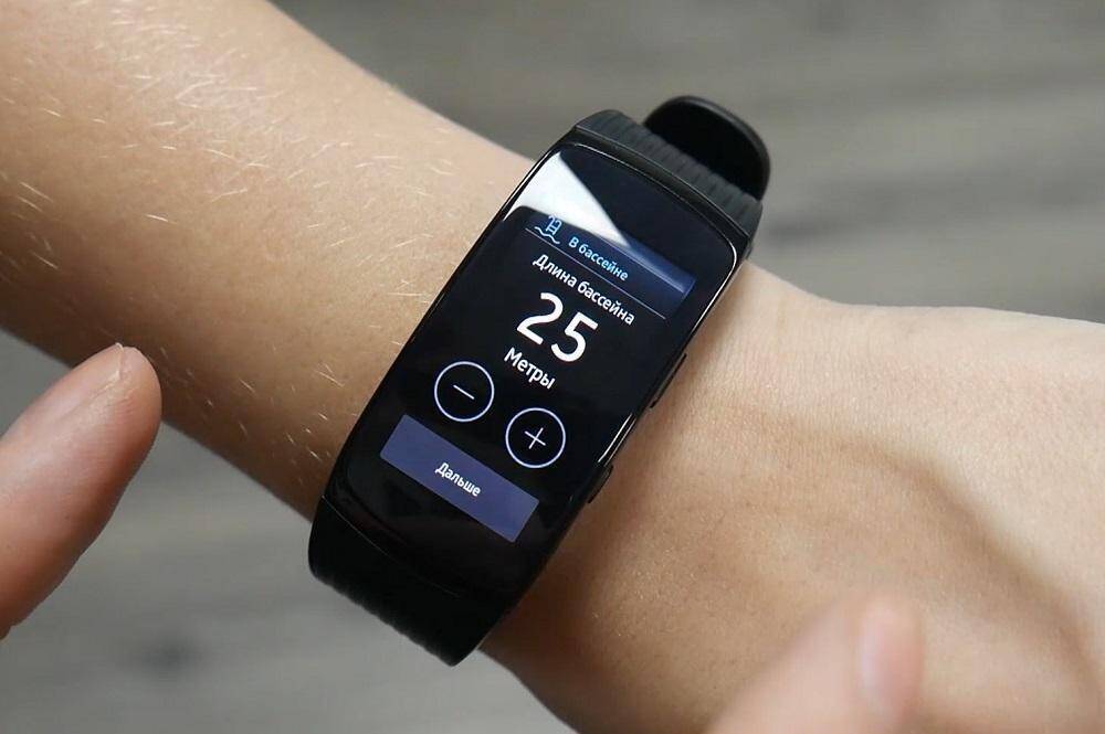 Samsung представила фитнес-трекер Galaxy Fit2 5 Фитнес-трекер Galaxy Fit2 с дисплеем и настройками плавания