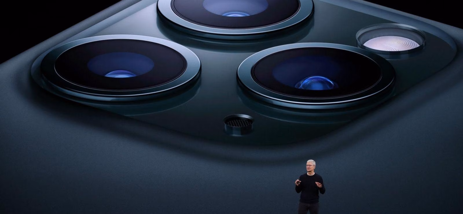Всё, что Apple покажет 15 сентября: новые Apple Watch и iPad Air 18 tim cook iphone large