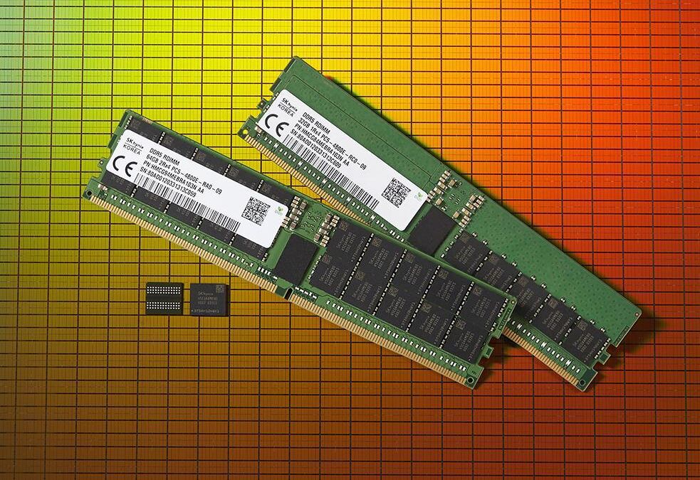 Память DDR5 DRAM от SK hynix с разъемами