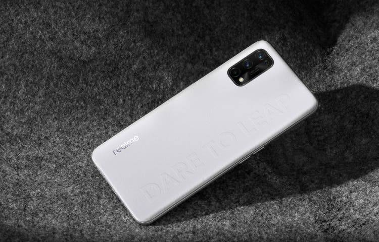 Ультратонкий пауэрбанк Oppo Magnetic Energy Card Air сбоку с индикатором заряда