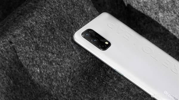Складной смартфон Honor Magic V5 с двумя дисплеями и характеристиками
