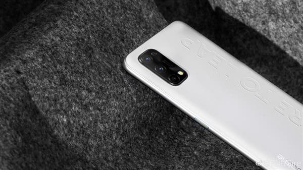 Lenovo выпустила моноблок с диагональю 27 дюймов и вращающимся экраном 7 3 3