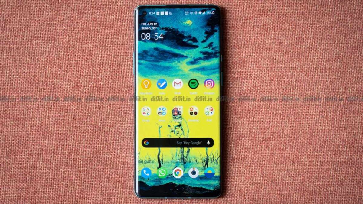 OnePlus 8 и 8 Pro начали получать Android 11 7 Смартфон OnePlus 8 или 8 Pro с интерфейсом Android 11
