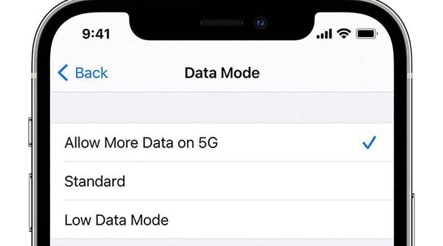 iPhone 12 поддерживает обновления iOS через 5G, но не в России 3 Экран настроек режима данных на iPhone 12 с выделенной опцией 5G