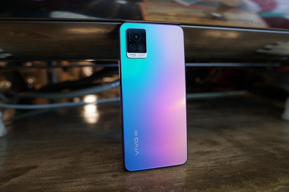 Vivo V20, первый смартфон на Android 11, поступает в продажу 9