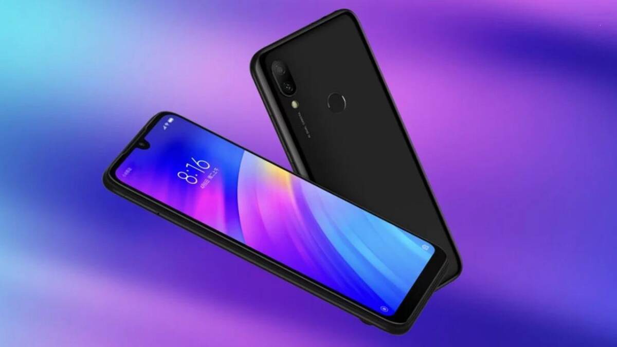 Смартфон Xiaomi с черным корпусом и двойной камерой на задней панели