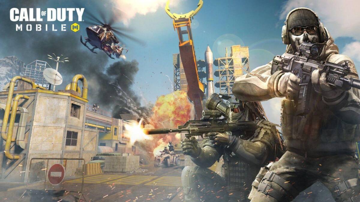 Экшен сцена из игры Call of Duty Mobile с бойцами в действии