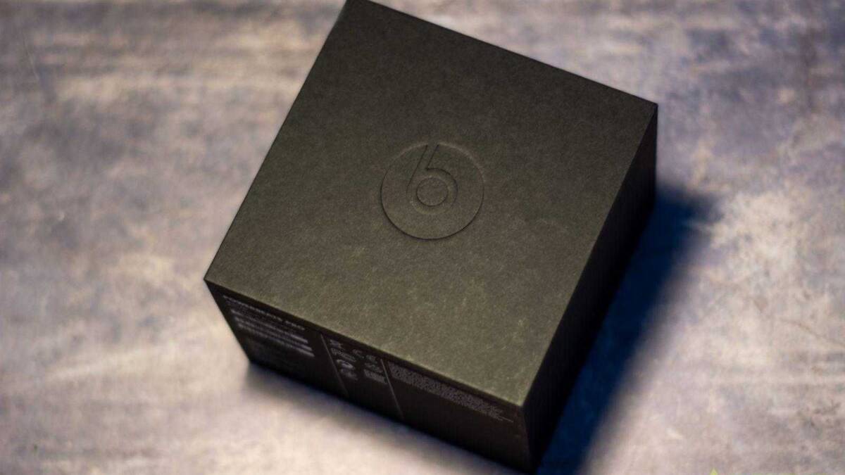Обзор беспроводных наушников Beats PowerBeats Pro: спорт — это жизнь 18 Внутренняя коробка Beats PowerBeats Pro