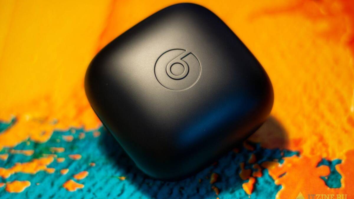 Обзор беспроводных наушников Beats PowerBeats Pro: спорт — это жизнь 23 Кейс Beats PowerBeats Pro