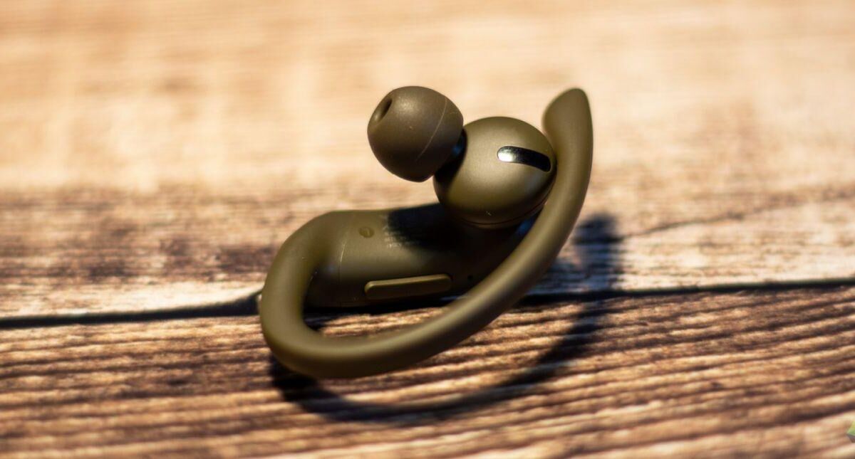 Гибкое крепление Beats PowerBeats Pro на ухо