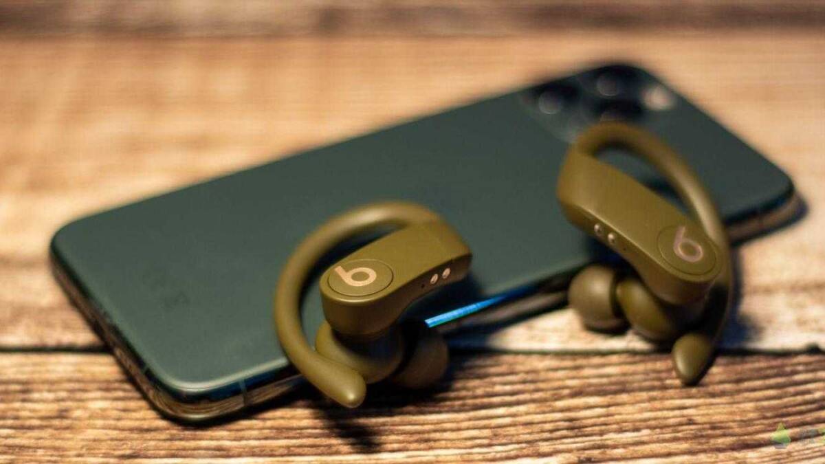 Apple удалила страницу наушников Beats с сайта 4 iPhone 11 Pro и наушники Beats PowerBeats Pro