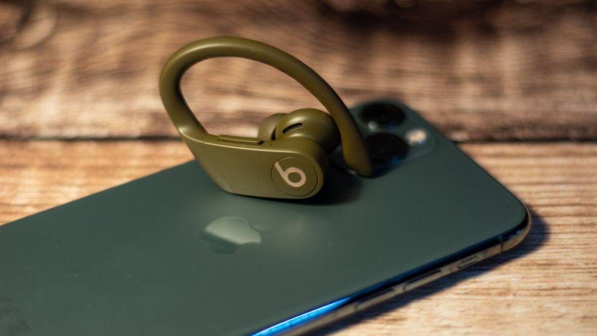 Обзор беспроводных наушников Beats PowerBeats Pro: спорт — это жизнь 29 Beats PowerBeats Pro и iPhone 11 Pro