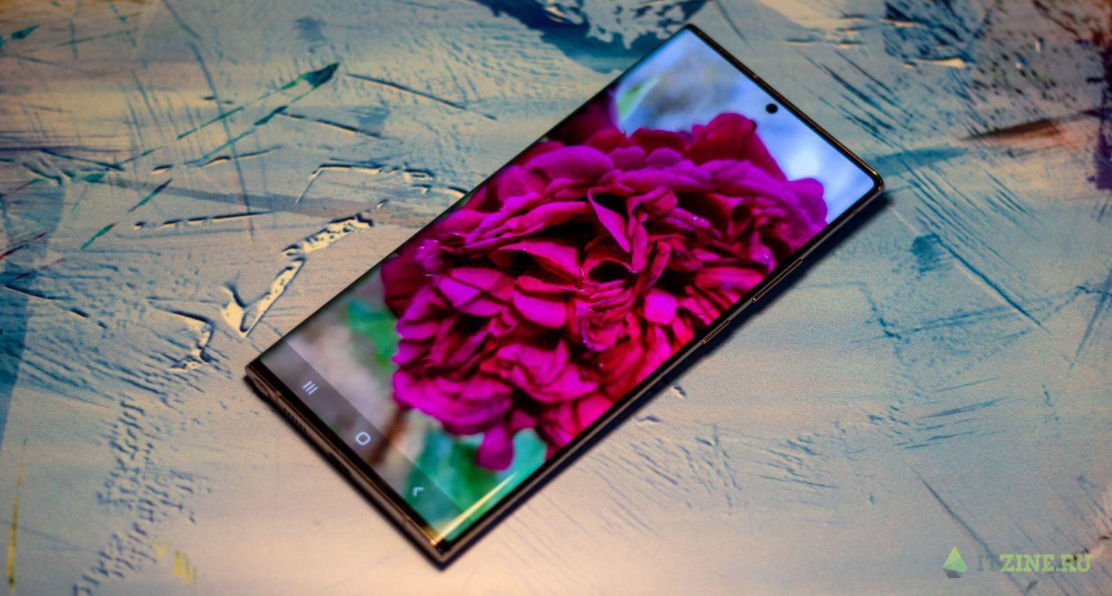 Фото цветов на экране Samsung Galaxy Note20 Ultra