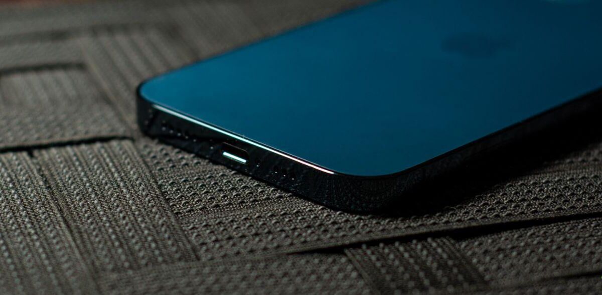 Lightning в iPhone 12 Pro