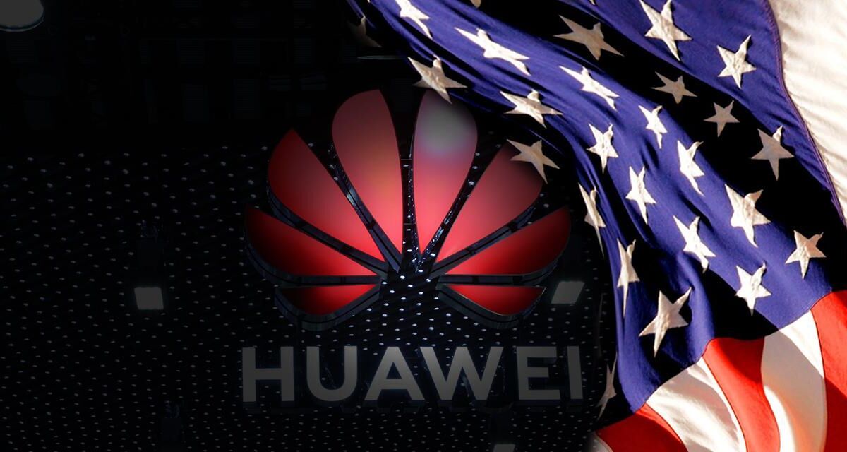 Логотип Huawei и американский флаг на темном фоне