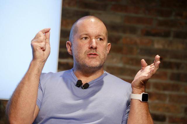 Джони Айв переделает AirBnb 4 Здание Salesforce Tower с логотипом Salesforce на фасаде