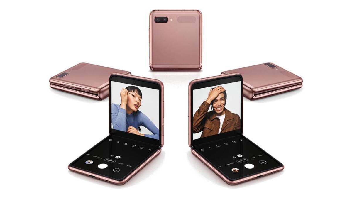 Складной смартфон Samsung Galaxy Z Flip открыт и закрыт