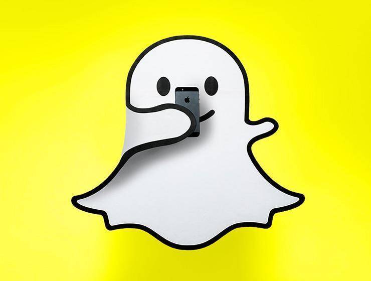 Значок логотипа Snapchat на желтом фоне с изображением призрака и смартфоном