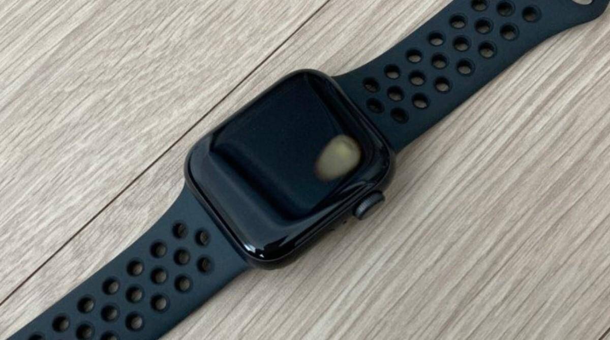 Владельцы Apple Watch SE в Корее сообщают о перегреве 5 Смартфон с открытым поиском Google на экране спереди