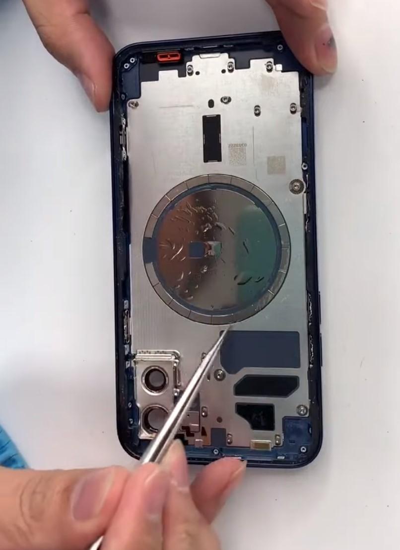Разбор iPhone 12 показал модем Qualcomm X55 5G и батарею на 2815 мАч 11 gsmarena 006 1 1