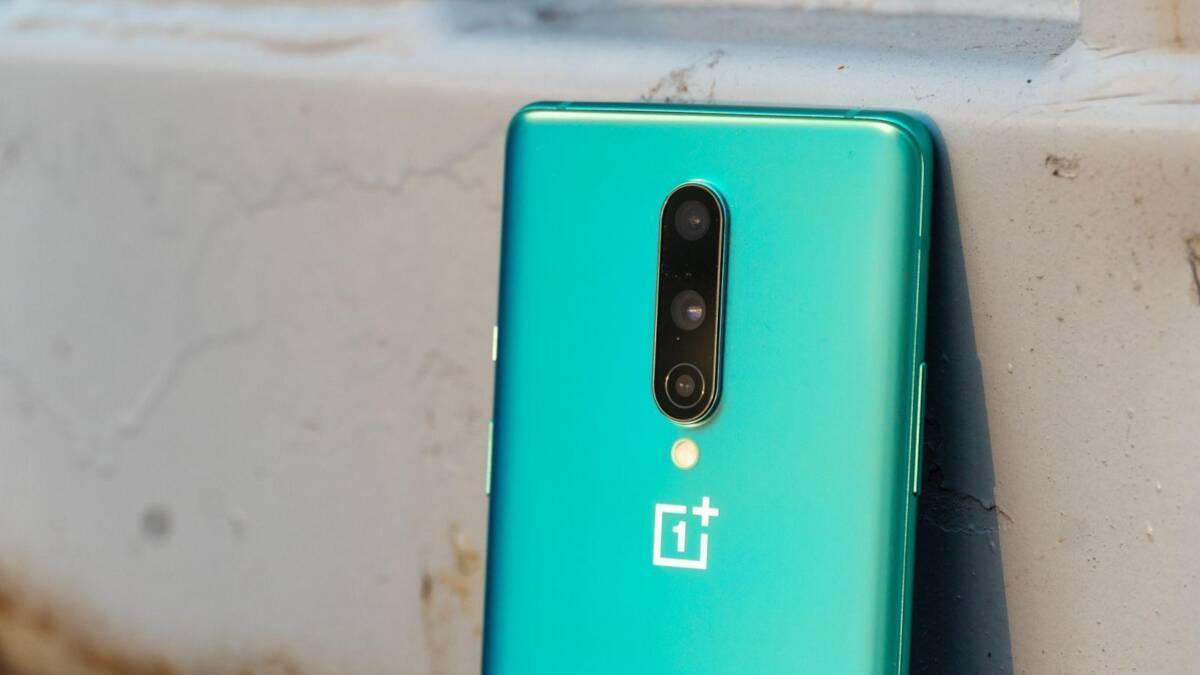 Задняя панель OnePlus 9 с тройной камерой и светодиодом