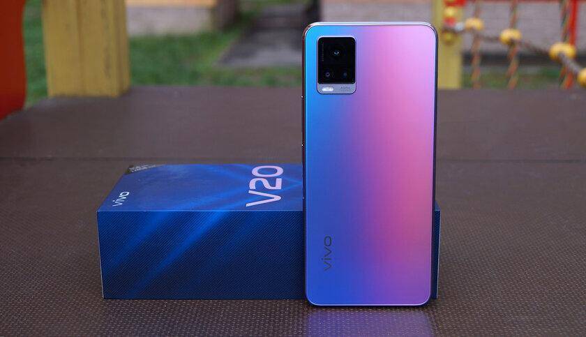 Виво V20 с градиентным задним покрытием и камерой