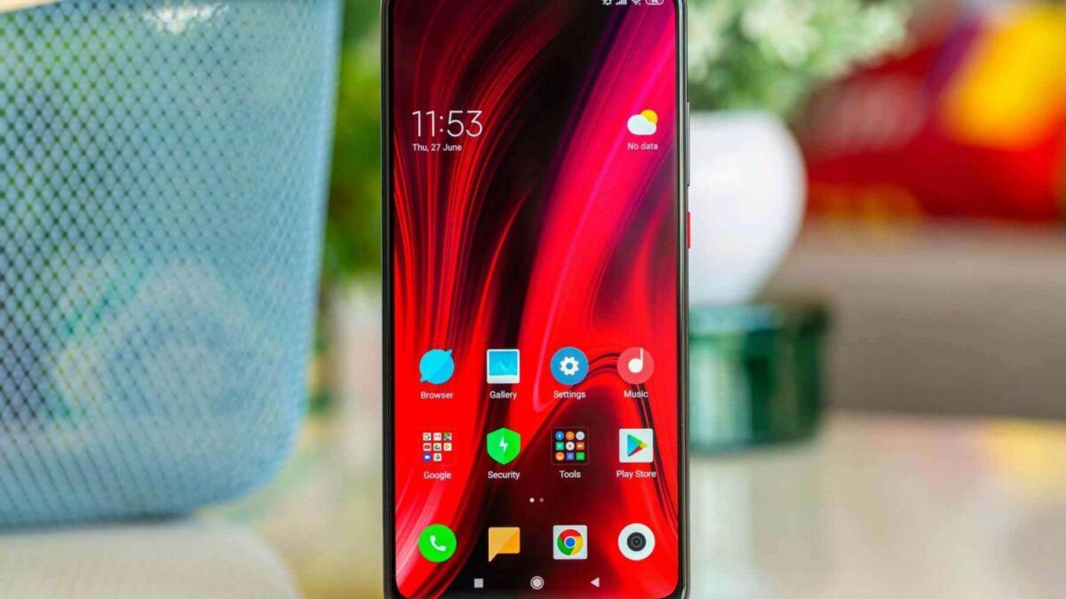 Экран Xiaomi Mi 11 с интерфейсом и иконками