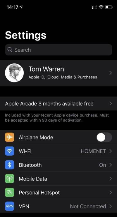 Настройки iPhone с включенным Bluetooth и Wi-Fi