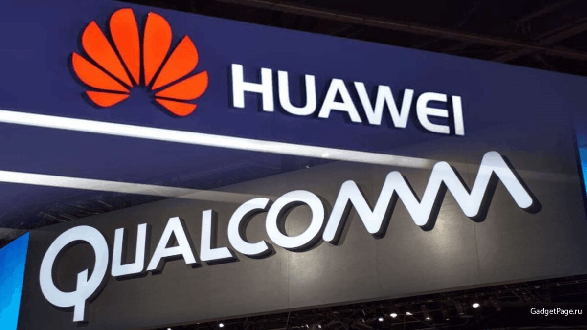 Вывеска Huawei и Qualcomm на выставочном стенде крупный план