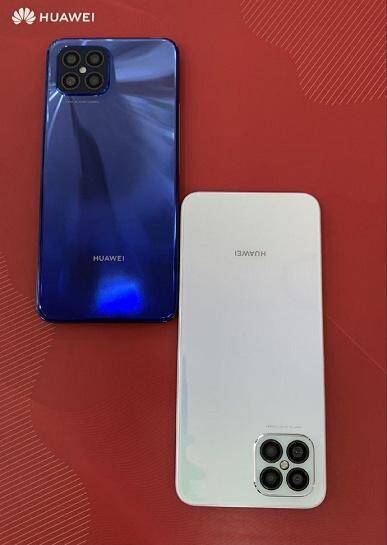 Синий и белый смартфоны Huawei Nova 8 SE с четырьмя камерами на задней панели