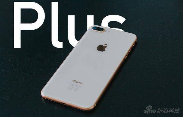 iPhone SE Plus составит конкуренцию бюджетным китайским смартфонам 4 Задняя панель смартфона OnePlus 9 со светлым корпусом и двойной камерой