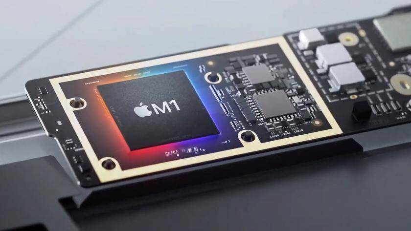Плата с процессором Apple M1 крупным планом