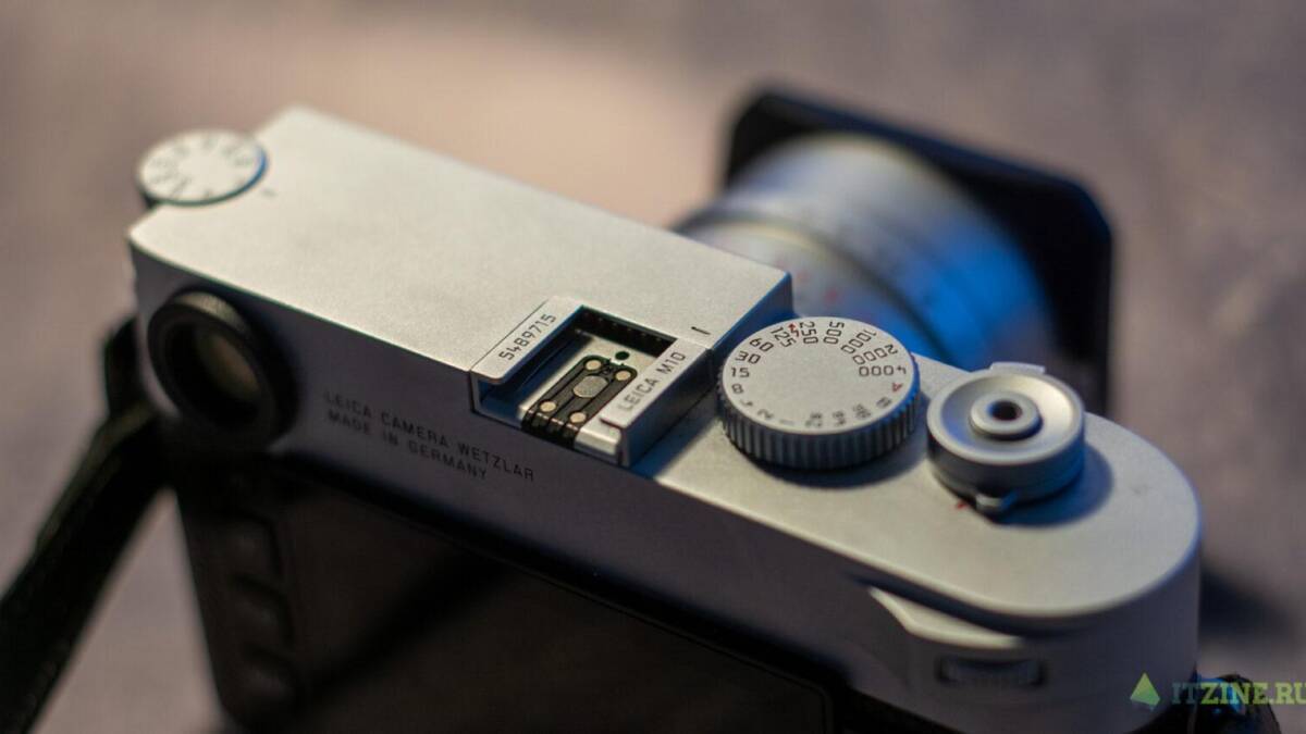 Затвор и панель управления складного iPhone