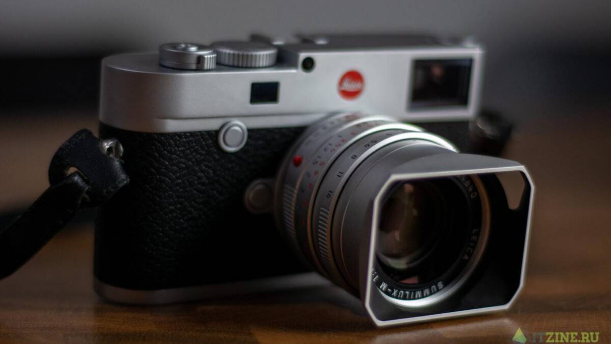 Камера Leica на фотоаппарате Leica Summilux-SM с объективом